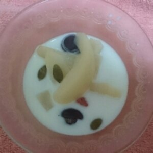 甘い❤桃＆２種の葡萄でヨーグルト♪（カボチャの種）